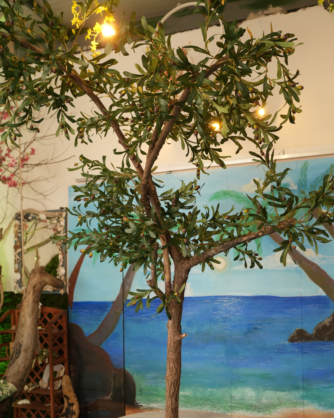 Snack con albero di olivo artificiale